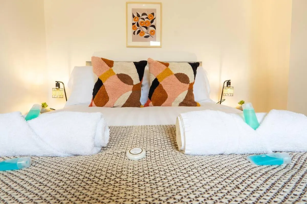 Cedar House - Air Host & Stay Liverpool 0*,  Storbritannien
