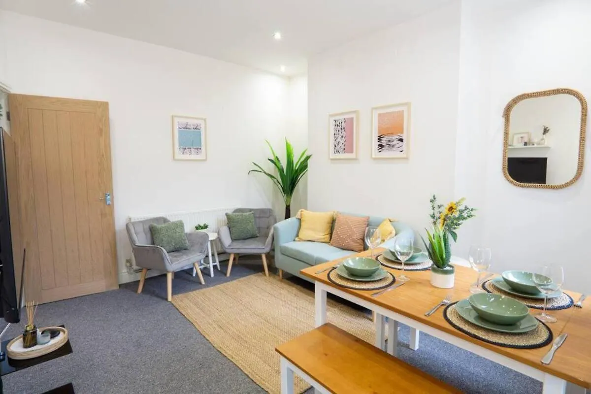 Cedar House - Air Host & Stay Liverpool