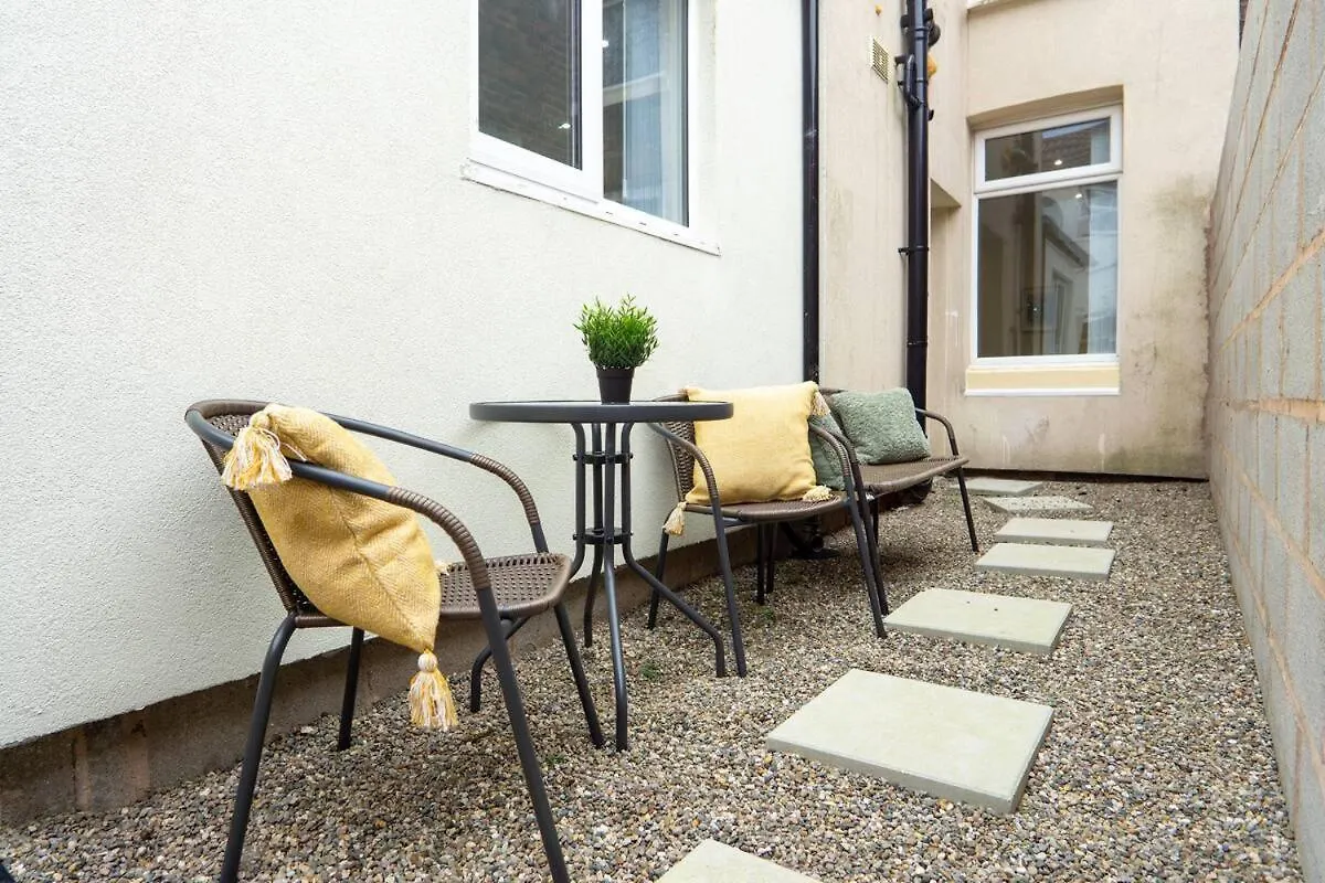 Cedar House - Air Host & Stay Liverpool Feriehus