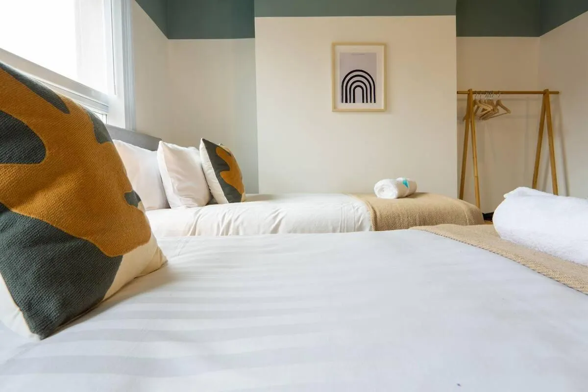 Cedar House - Air Host & Stay Liverpool