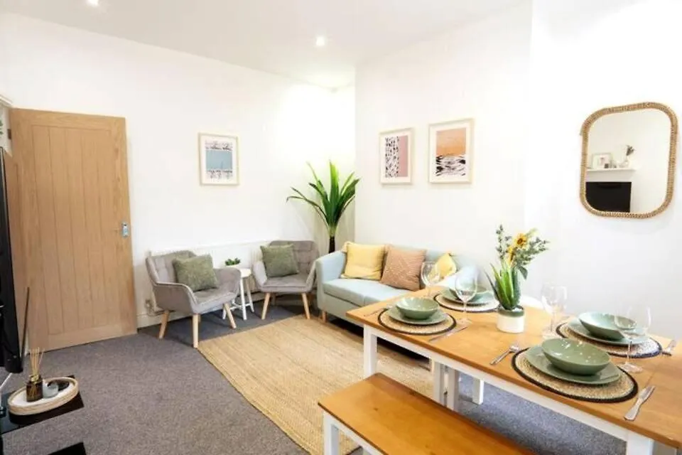 Cedar House - Air Host & Stay Liverpool