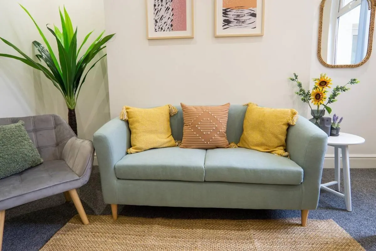 Cedar House - Air Host & Stay Liverpool 0*,