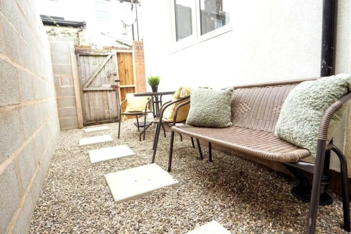Cedar House - Air Host & Stay Liverpool Feriehus