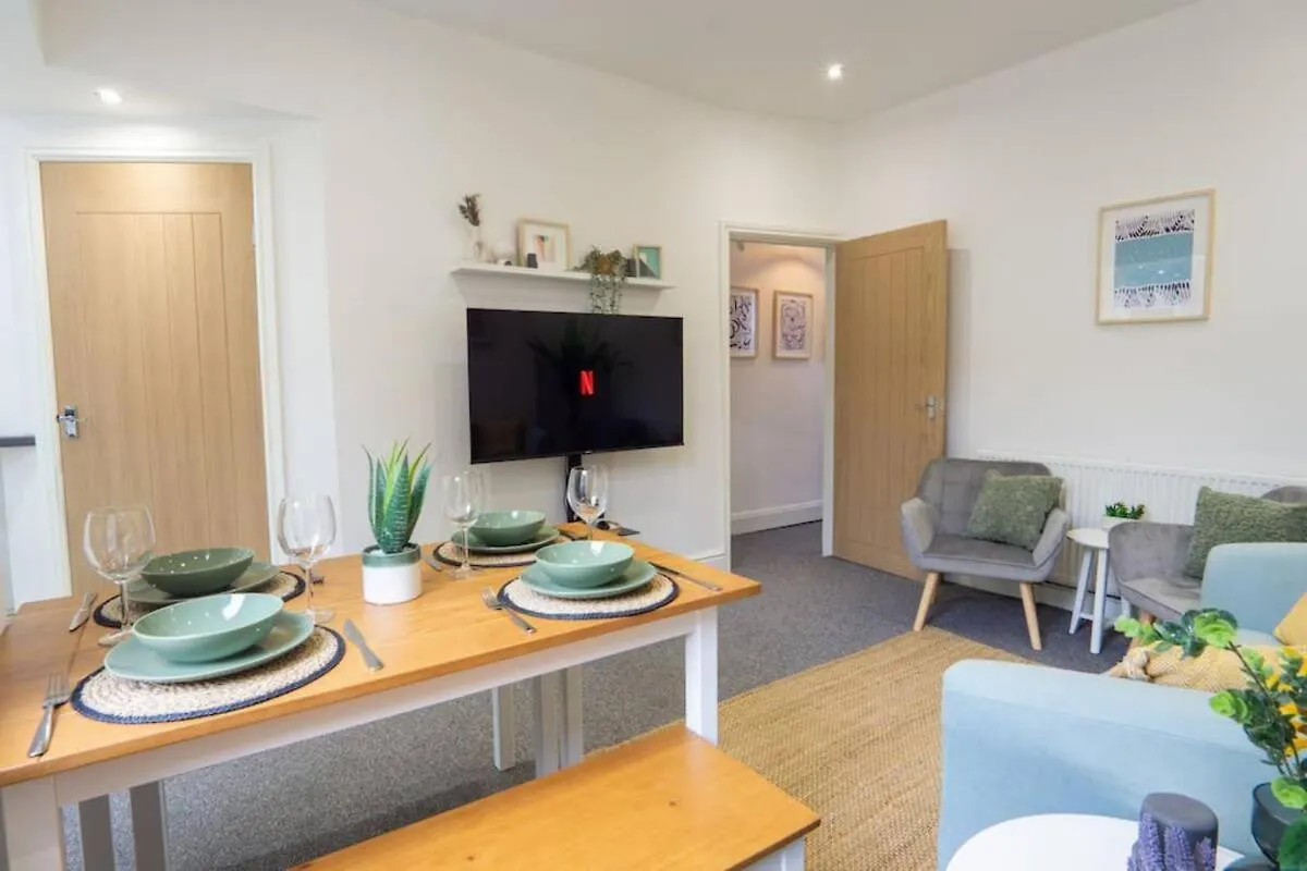 Cedar House - Air Host & Stay Liverpool