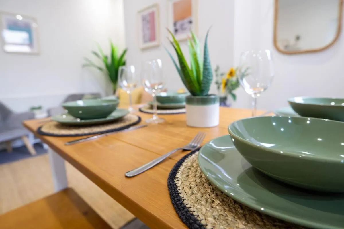 Feriehus Cedar House - Air Host & Stay Liverpool