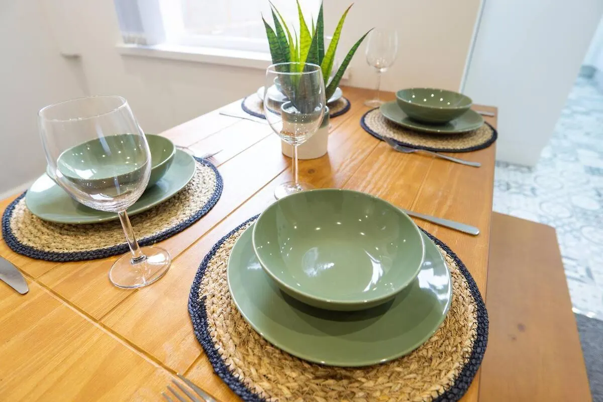 Cedar House - Air Host & Stay Liverpool Feriehus