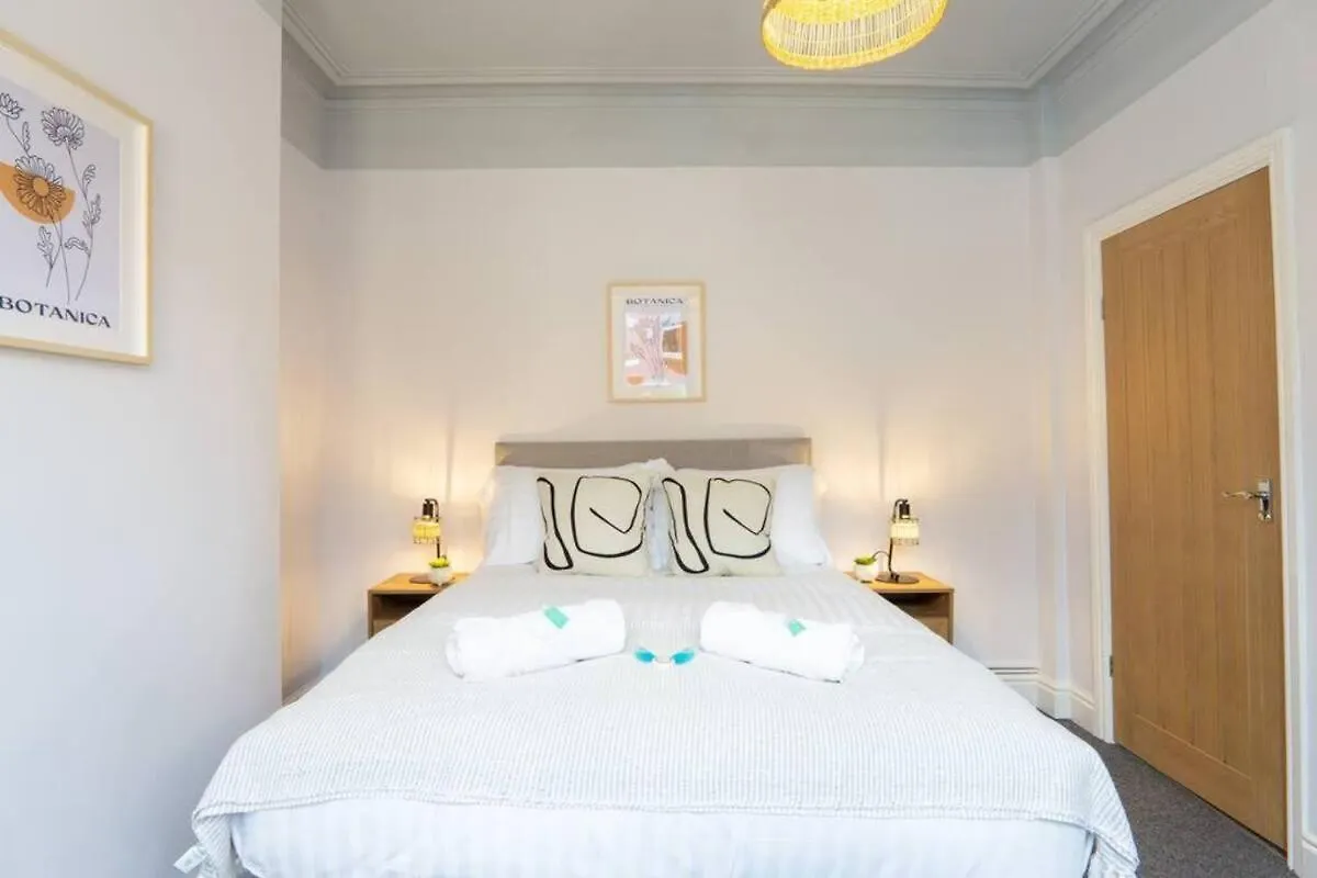 Cedar House - Air Host & Stay Liverpool