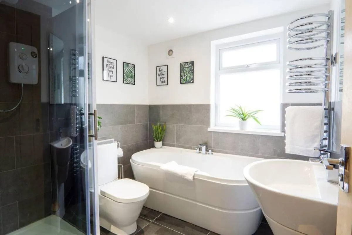 Cedar House - Air Host & Stay Liverpool