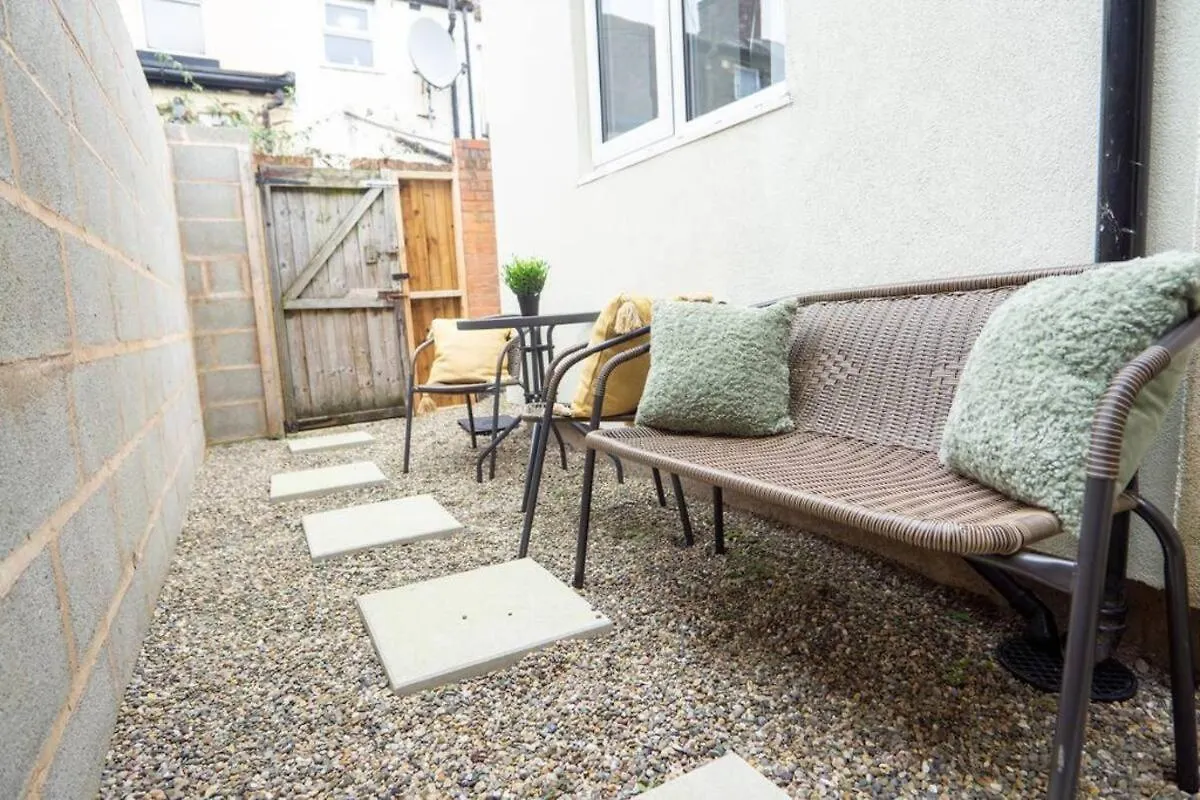 Cedar House - Air Host & Stay Liverpool Feriehus