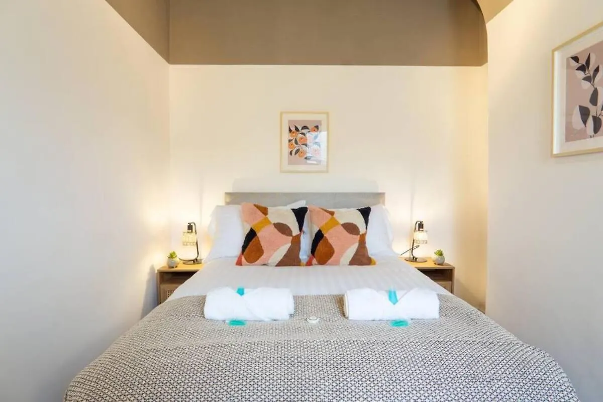 Cedar House - Air Host & Stay Liverpool