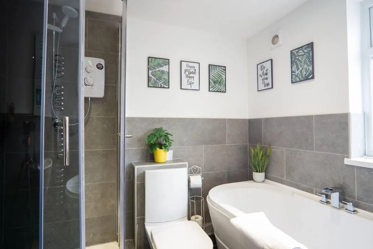 Cedar House - Air Host & Stay Liverpool 0*,