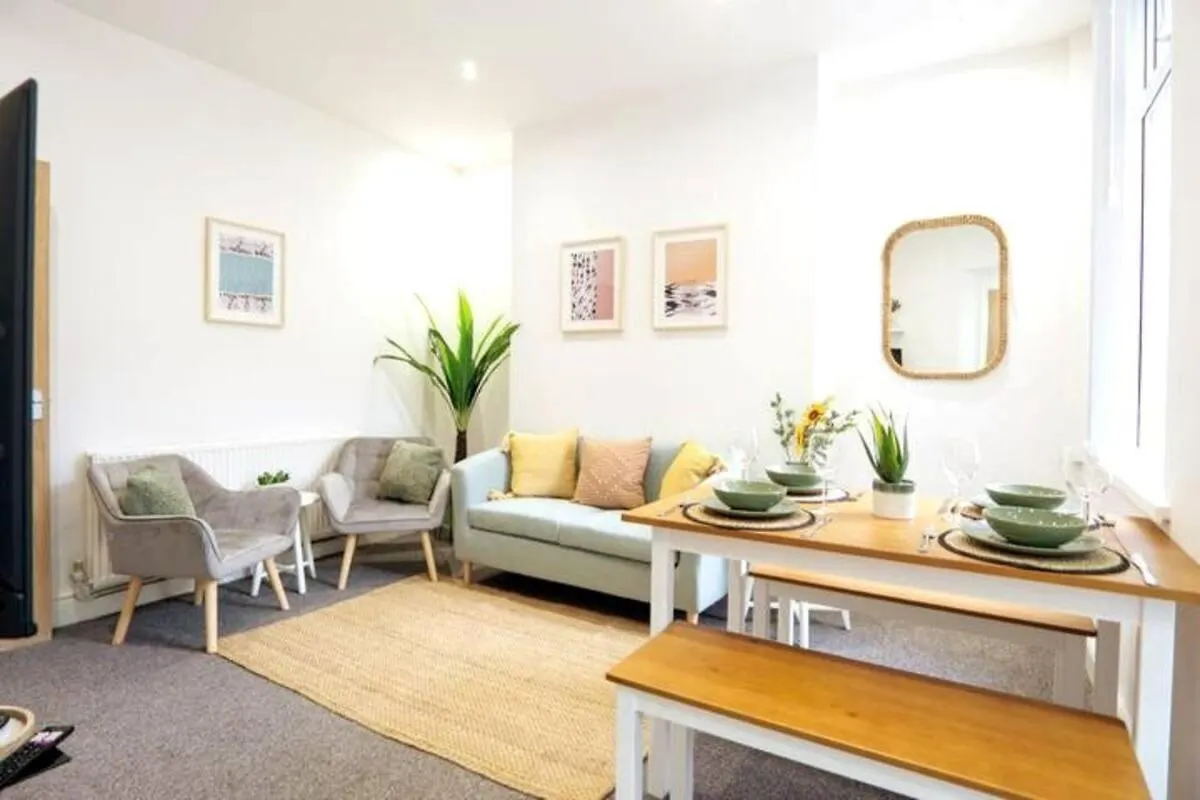 Cedar House - Air Host & Stay Liverpool 0*,